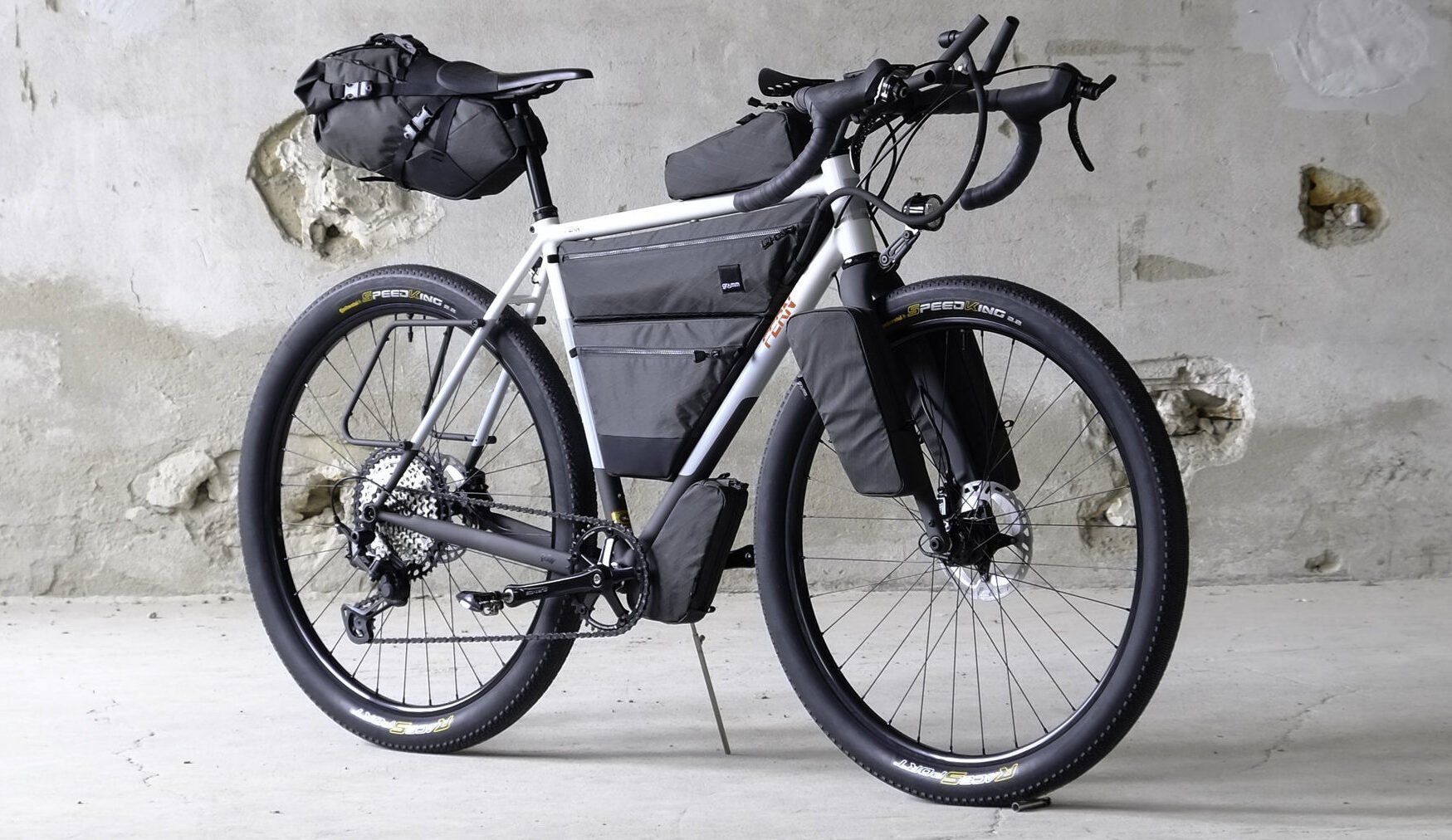 carbon travel bike